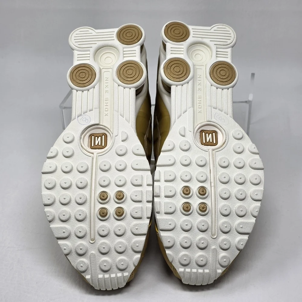 Nike Shox R4 Womens Sz 6.5 Soft Pearl/Metallic Gold Sneakers AR3565-010 New